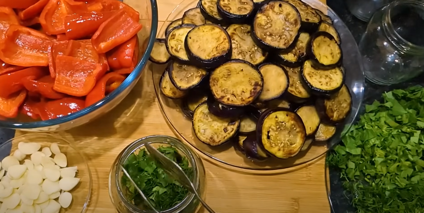 Взимку пальчики оближеш! Найсмачніші баклажани із солодким перцем на зиму! Все дуже просто, а результат суперовий!