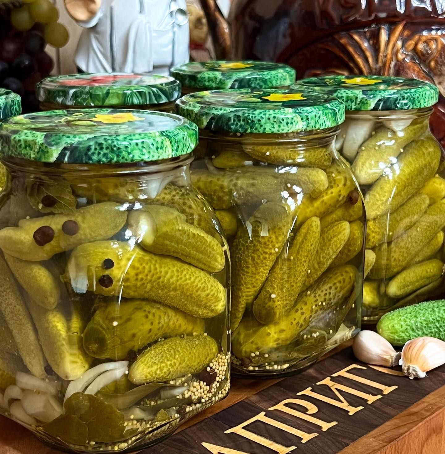 Мариновані огірки на зиму, як Bonduelle: кисло-солодкі, хрусткі і шалено смачні, навіть маринад - випиваємося