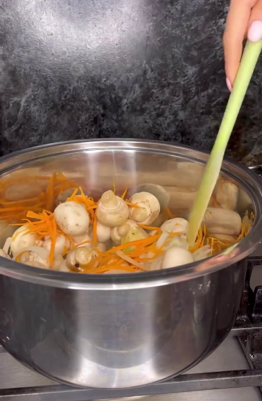 Вони виходять просто нереально смачними! Мариновані печериці по-мисливськи