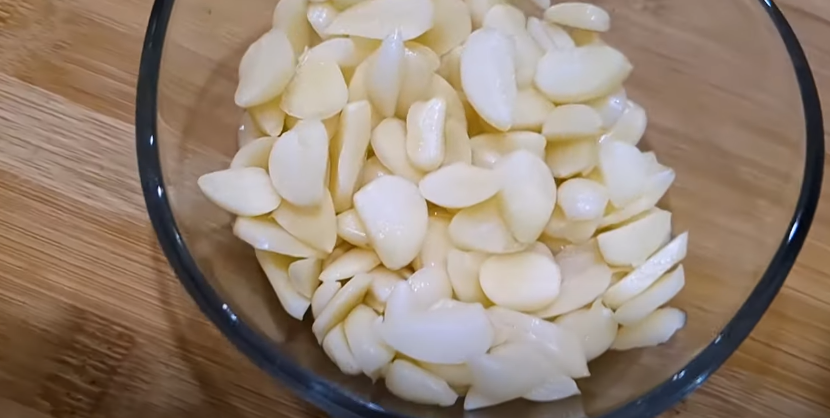 Взимку пальчики оближеш! Салат із зелених помідорів на зиму - дуже смачний салатик за старим, перевіреним рецептом моєї мами!