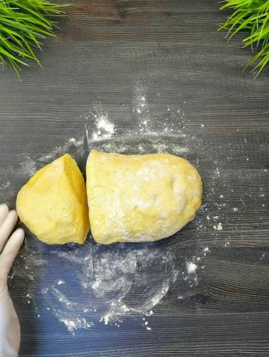 Не рецепт, а казка! Неймовірно смачний і ніжний пиріг з повітряною начинкою з сиру та варення