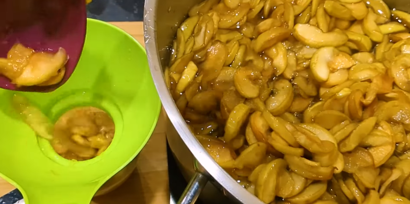 Яблучні часточки як мармелад, пружні як цукати і не розварюються! Прозоре варення із яблук на зиму! Скільки не роби завжди мало!