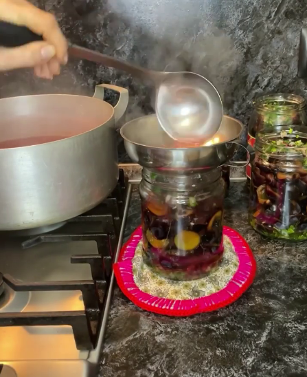 Це дуже вдалий і простий рецепт! Маринована слива на зиму - делікатесний гарнір до м'яса та птиці