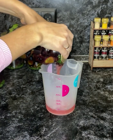 Це дуже вдалий і простий рецепт! Маринована слива на зиму - делікатесний гарнір до м'яса та птиці