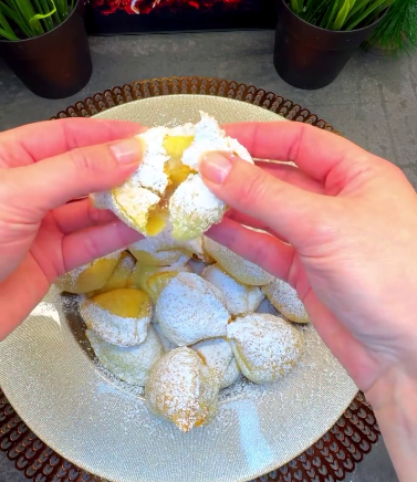 Неймовірно смачне печиво "Хусточки", за смаком нагадують трубочки з білковим кремом - обов'язково спробуйте