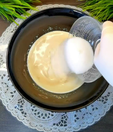 Той самий цукровий пиріг на дріжджах з мого дитинства - ніжний та дуже смачний, печу на швидку руку!