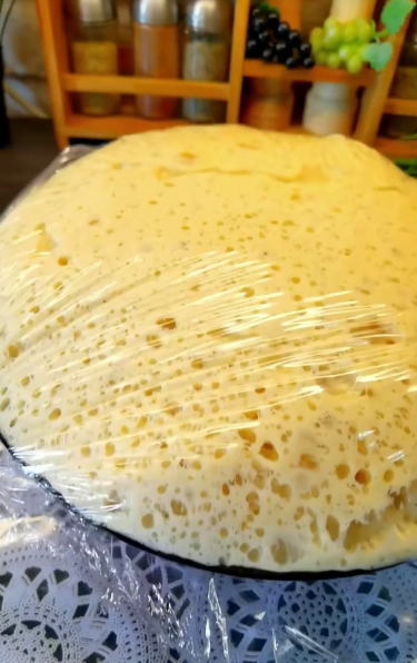 Той самий цукровий пиріг на дріжджах з мого дитинства - ніжний та дуже смачний, печу на швидку руку!