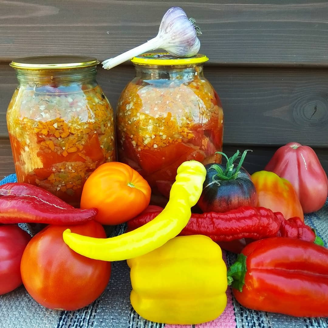 Помідори в овочевій заливці "пальчики оближеш". У цьому рецепті смачно все - і помідори і заливка!