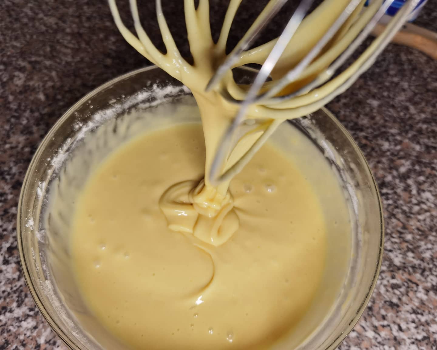 Беру 2 яйця, яблука та борошно і готую швидкий, лінивий яблучний рулет до чаю