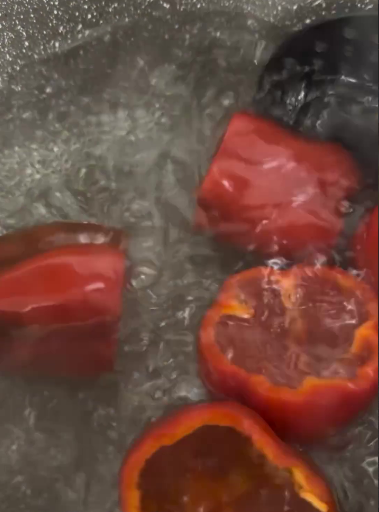 Це так смачно, що словами не передати! Перець фарширований капустою на зиму - відмінний рецепт!