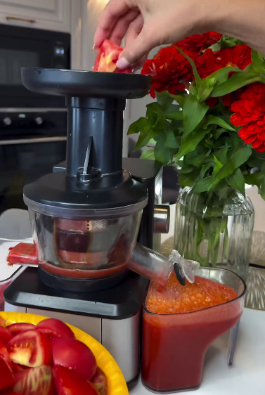 Лечо з помідорів і перцю на зиму - неймовірно смачна і проста заготовка лише із 2 інгредієнтів