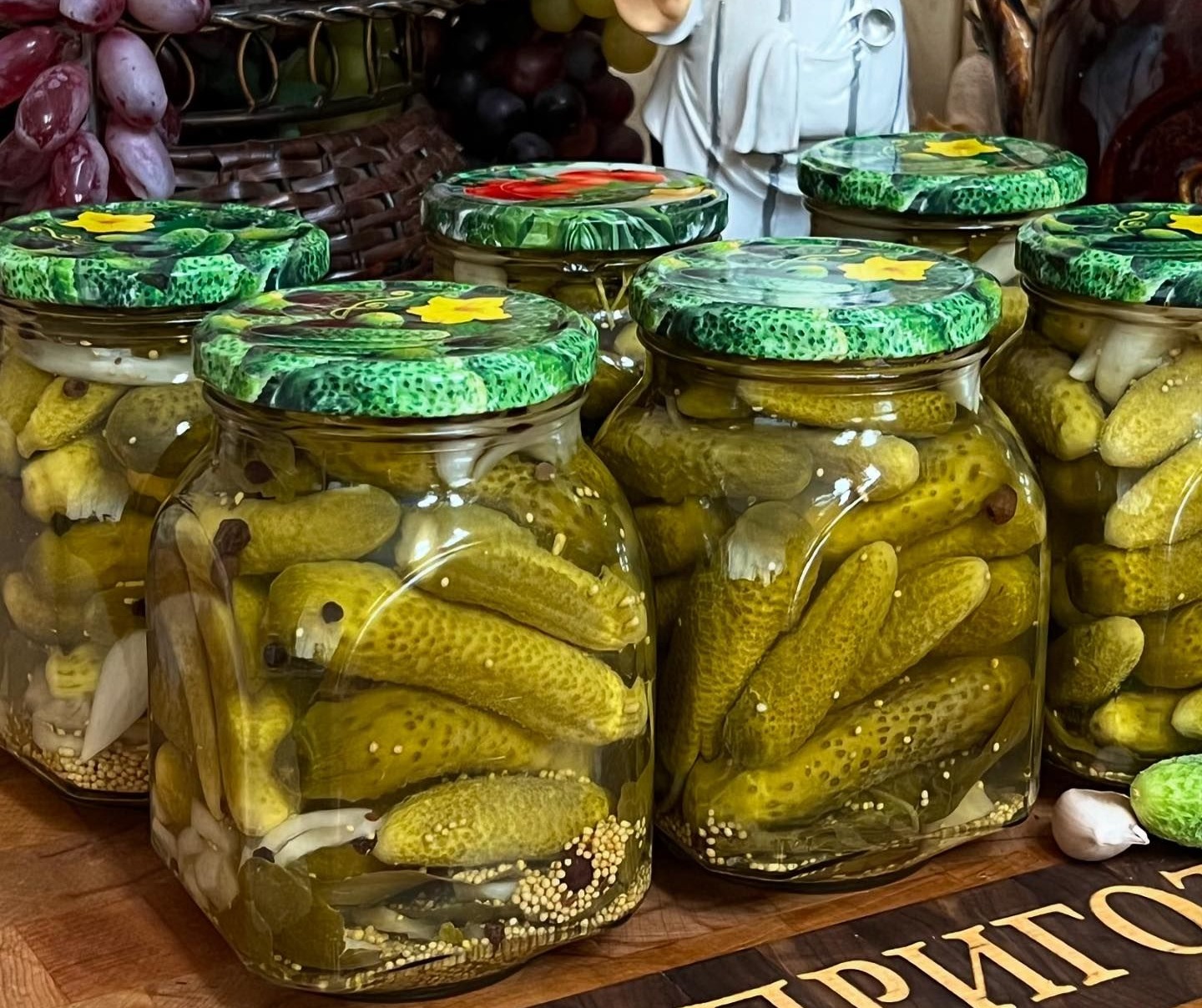 Мариновані огірки на зиму, як Bonduelle: кисло-солодкі, хрусткі і шалено смачні, навіть маринад - випиваємося