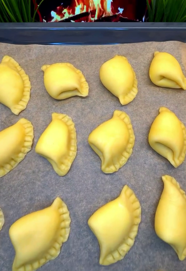 Неймовірно смачне печиво "Хусточки", за смаком нагадують трубочки з білковим кремом - обов'язково спробуйте