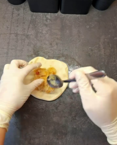 Ви закохаєтесь в цей рецепт назавжди! Найшвидше дріжджове тісто без розстойки на окропі