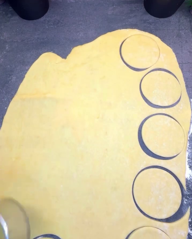 Неймовірно смачне печиво "Хусточки", за смаком нагадують трубочки з білковим кремом - обов'язково спробуйте