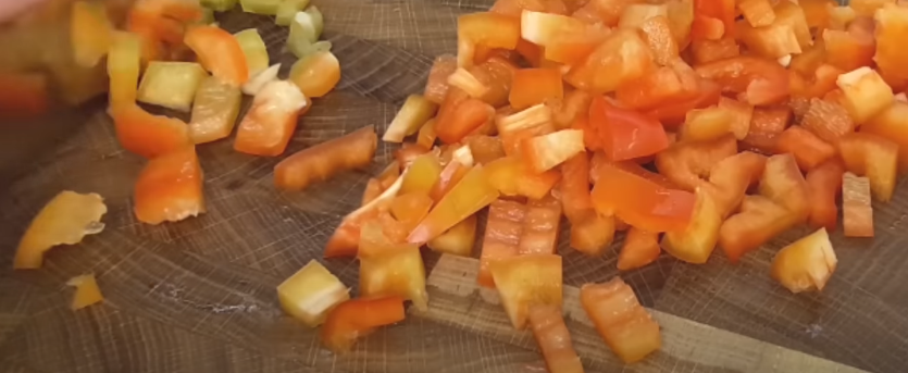 Рецепт-знахідка! Це стане Вашою улюбленою заготовкою! Салат «Оленка» з буряка на зиму – дуже смачний, універсальний і має гарний рубіновий колір