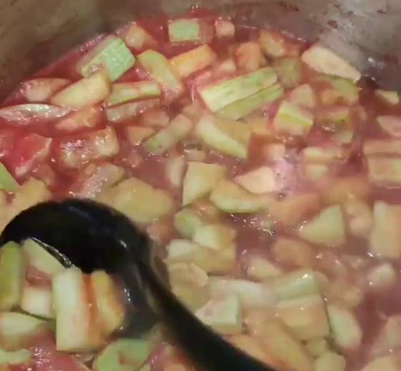 Кабачковий салат на зиму "Анкл бенс" - це супер смачно. Універсальна щорічна заготівля, яка завжди виручає!