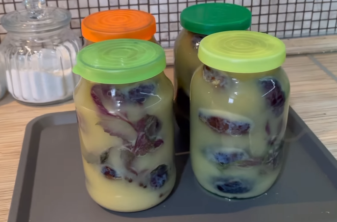 Мариновані сливи з гірчицею на зиму - чудова закуска до м'ясних страв!