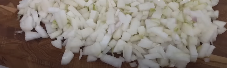 Рецепт-знахідка! Це стане Вашою улюбленою заготовкою! Салат «Оленка» з буряка на зиму – дуже смачний, універсальний і має гарний рубіновий колір