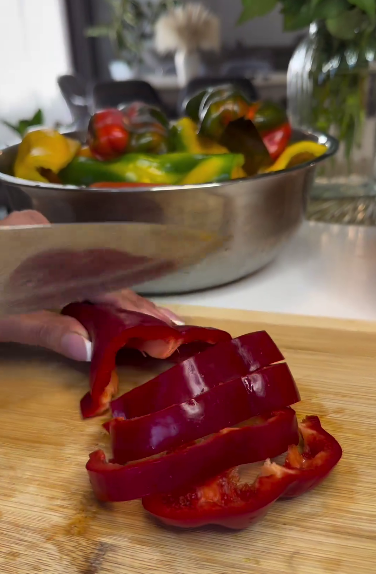 Лечо з помідорів і перцю на зиму - неймовірно смачна і проста заготовка лише із 2 інгредієнтів