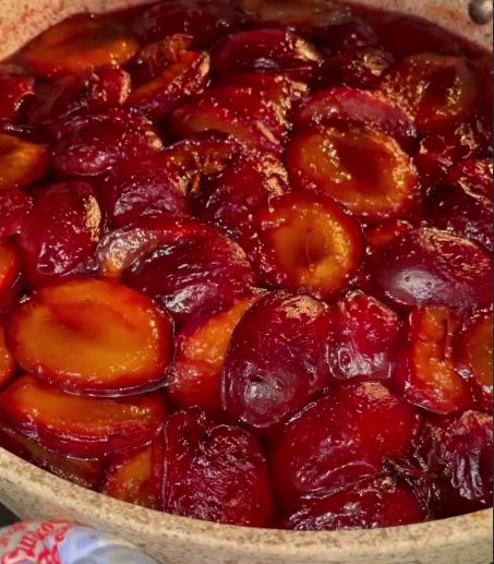 Варення зі слив - для мене цей рецепт найсмачніший і найвдаліший! Ароматне, смачне, з легкими пряними східними нотками
