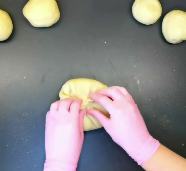 Неймовірно смачні та соковиті коржі з фаршем, щось середнє між біляшами та чебуреками