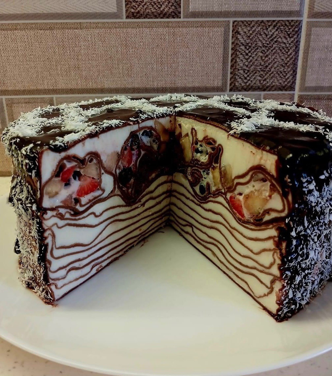 Торт із шоколадних млинців - це дуже смачно! Такий шедевральний десерт Ви зможете приготувати вдома