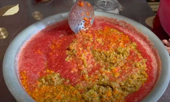 Цей рецепт шукають всі! Аджика з яблуками на зиму - БЕЗ цукру і оцту! Смачна, ароматна і готується просто!