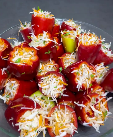 Це так смачно, що словами не передати! Перець фарширований капустою на зиму - відмінний рецепт!