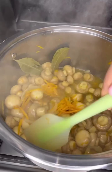 Вони виходять просто нереально смачними! Мариновані печериці по-мисливськи