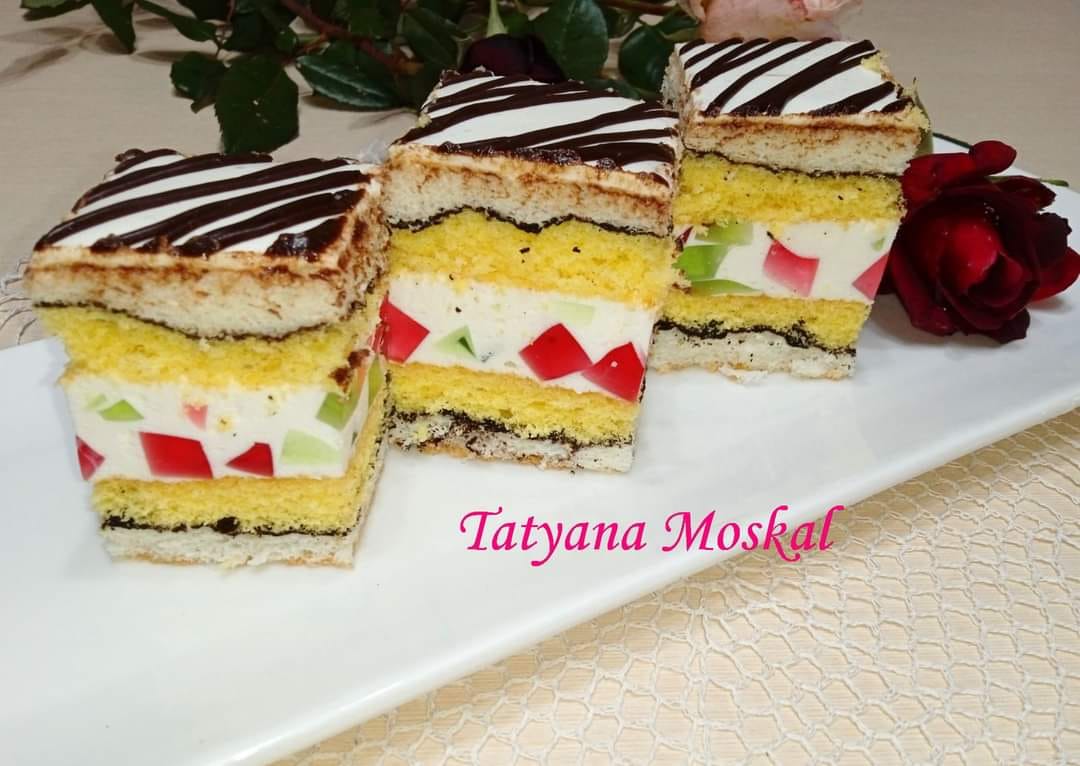 Дуже гарний, яскравий і смачний пляцок з кремом-желе за рецептом української господині