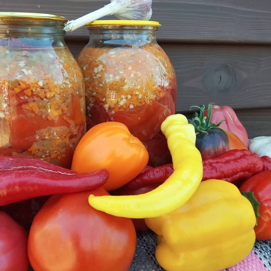 Помідори в овочевій заливці "пальчики оближеш". У цьому рецепті смачно все - і помідори і заливка!