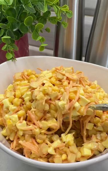 Це в нас самий ходовий салат без м'яса! Готую його лише із 4 інгредієнтів і на швидку руку!