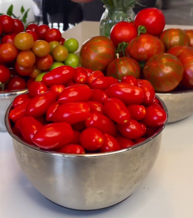 Така заготовка у нас на вагу золота! Помідори у власному соку - дуже смачна і універсальна заготовка на зиму