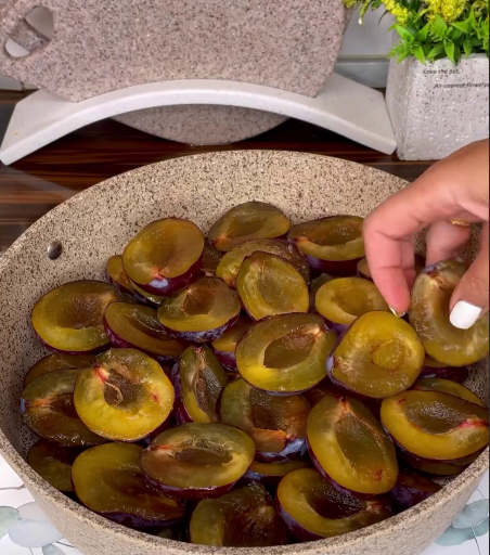 Варення зі слив - для мене цей рецепт найсмачніший і найвдаліший! Ароматне, смачне, з легкими пряними східними нотками