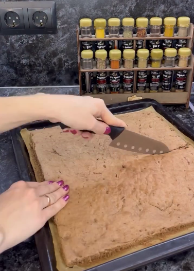 Цей шоколадний торт готую на швидку руку! Простий рецепт смачного, просоченого і дуже ніжного тортика!