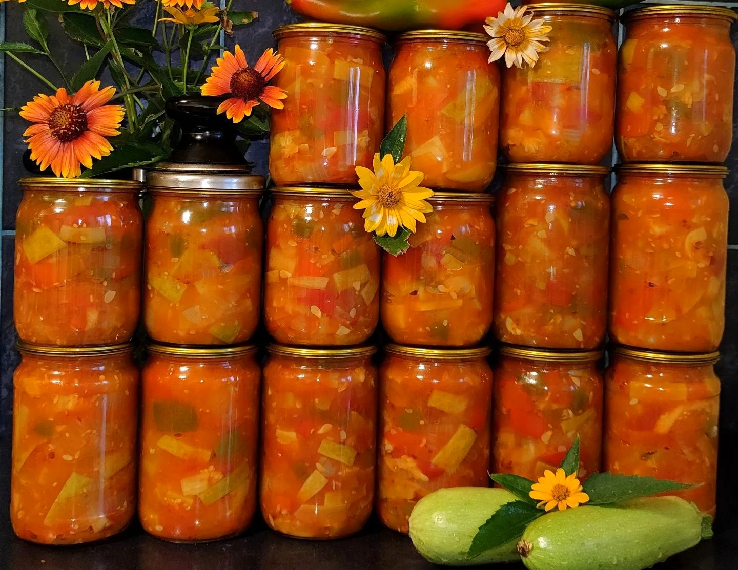 Кабачковий салат на зиму "Анкл бенс" - це супер смачно. Універсальна щорічна заготівля, яка завжди виручає!