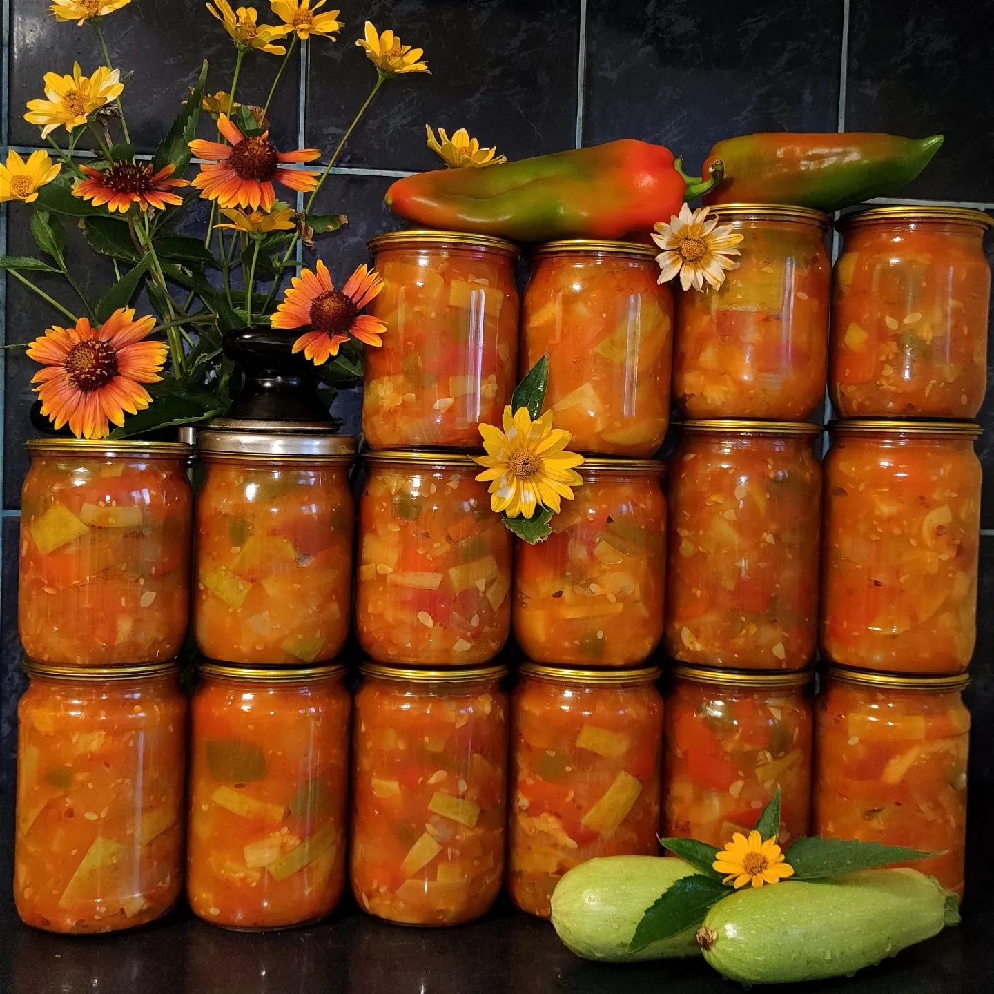 Кабачковий салат на зиму "Анкл бенс" - це супер смачно. Універсальна щорічна заготівля, яка завжди виручає!