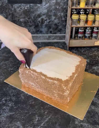 Цей шоколадний торт готую на швидку руку! Простий рецепт смачного, просоченого і дуже ніжного тортика!