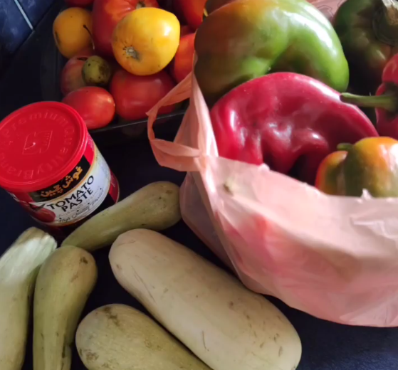 Кабачковий салат на зиму "Анкл бенс" - це супер смачно. Універсальна щорічна заготівля, яка завжди виручає!