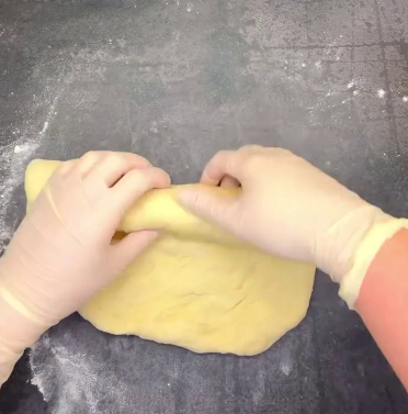 Неймовірно смачні батони з картопляного пюре, що довго не черствіють - не рецепт, а знахідка!