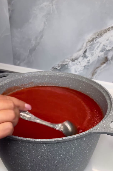 Така заготовка у нас на вагу золота! Помідори у власному соку - дуже смачна і універсальна заготовка на зиму