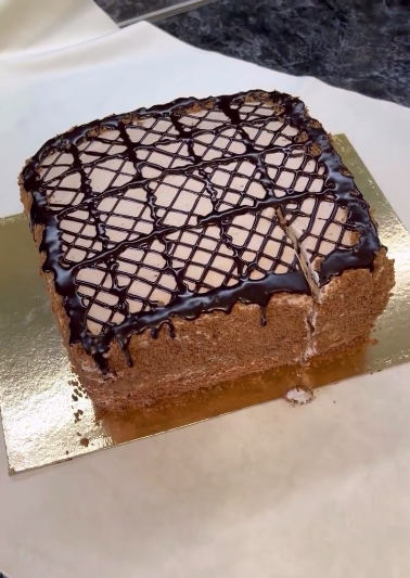 Цей шоколадний торт готую на швидку руку! Простий рецепт смачного, просоченого і дуже ніжного тортика!