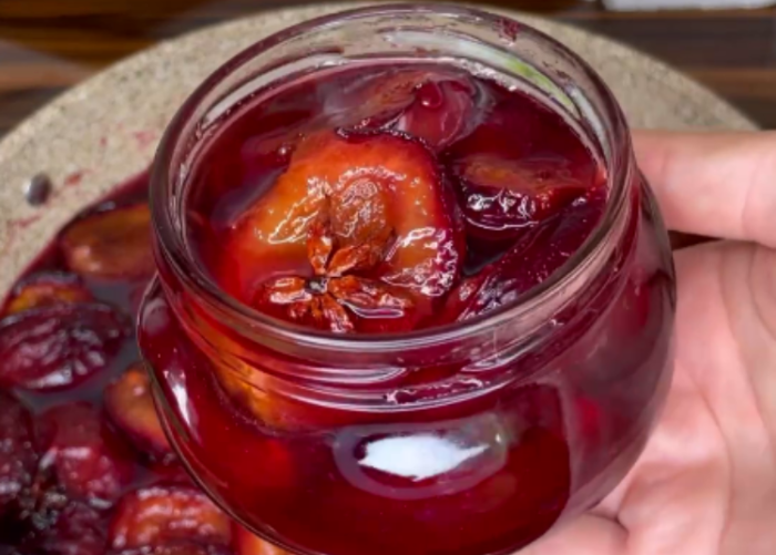 Варення зі слив - для мене цей рецепт найсмачніший і найвдаліший! Ароматне, смачне, з легкими пряними східними нотками