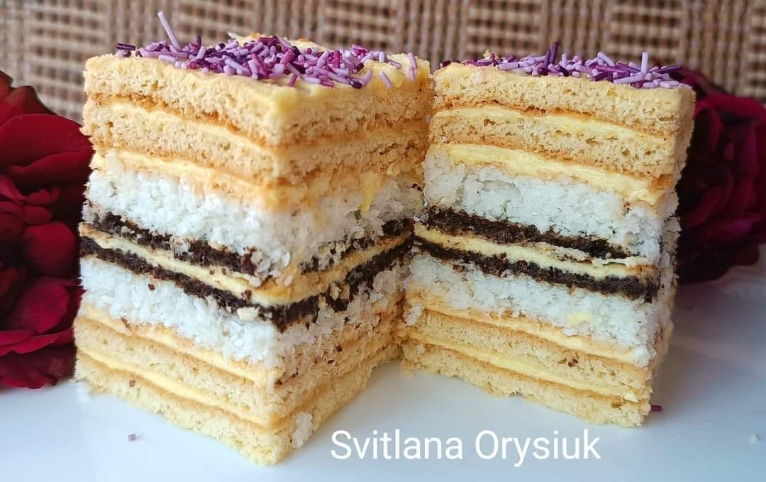 Розкішний медовик з кокосовими коржами за рецептом української господині - це дуже смачно!