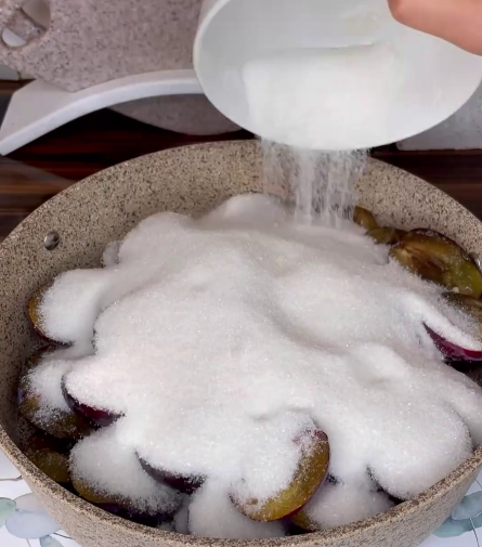 Варення зі слив - для мене цей рецепт найсмачніший і найвдаліший! Ароматне, смачне, з легкими пряними східними нотками