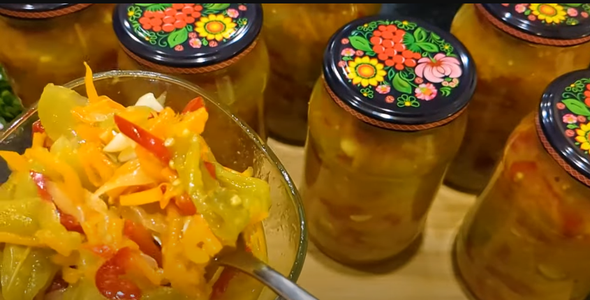 Взимку пальчики оближеш! Салат із зелених помідорів на зиму - дуже смачний салатик за старим, перевіреним рецептом моєї мами!