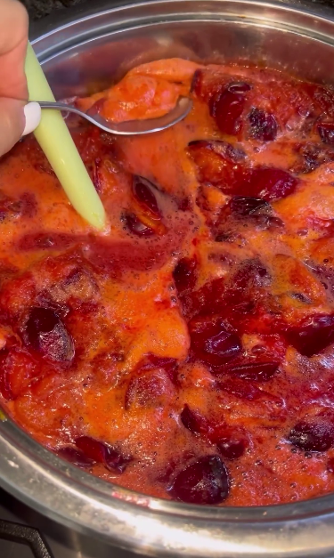 Густий і такий смачний сливовий джем - взимку смакує до пирогів, булочок, оладок чи млинців!!