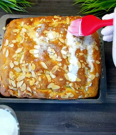 Той самий цукровий пиріг на дріжджах з мого дитинства - ніжний та дуже смачний, печу на швидку руку!