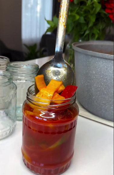 Лечо з помідорів і перцю на зиму - неймовірно смачна і проста заготовка лише із 2 інгредієнтів